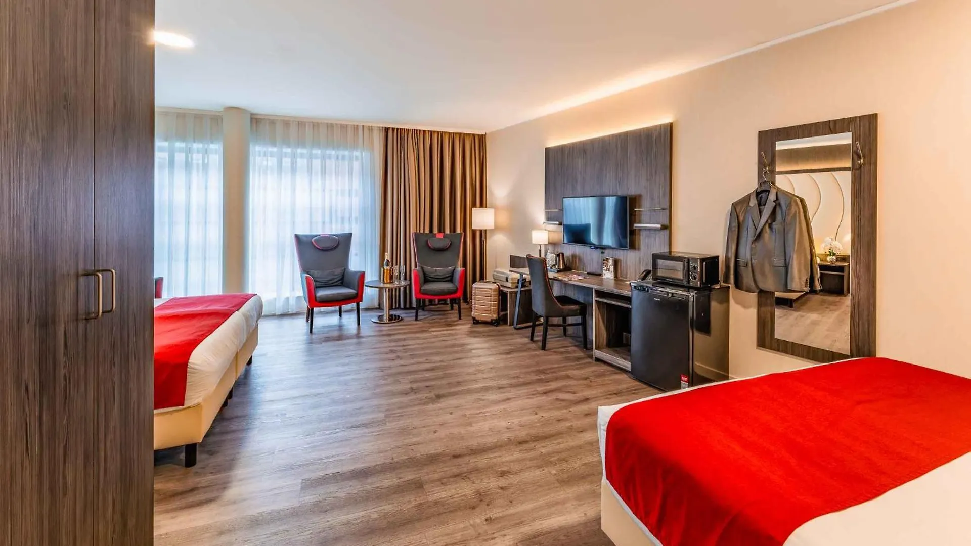 Plaza Premium Den Haag City Center 4*, Haga